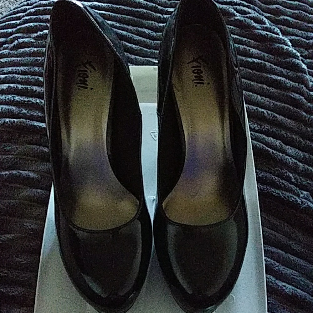 Mary jane pumps